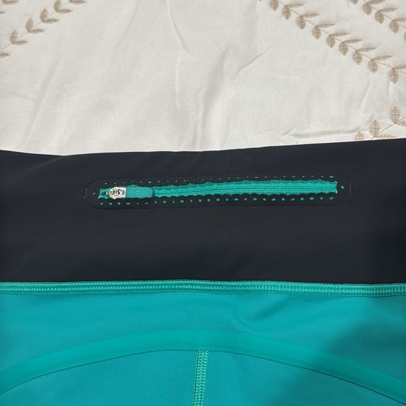 Lululemon Smooth Stride Crop Leggings - Picture 8 of 12